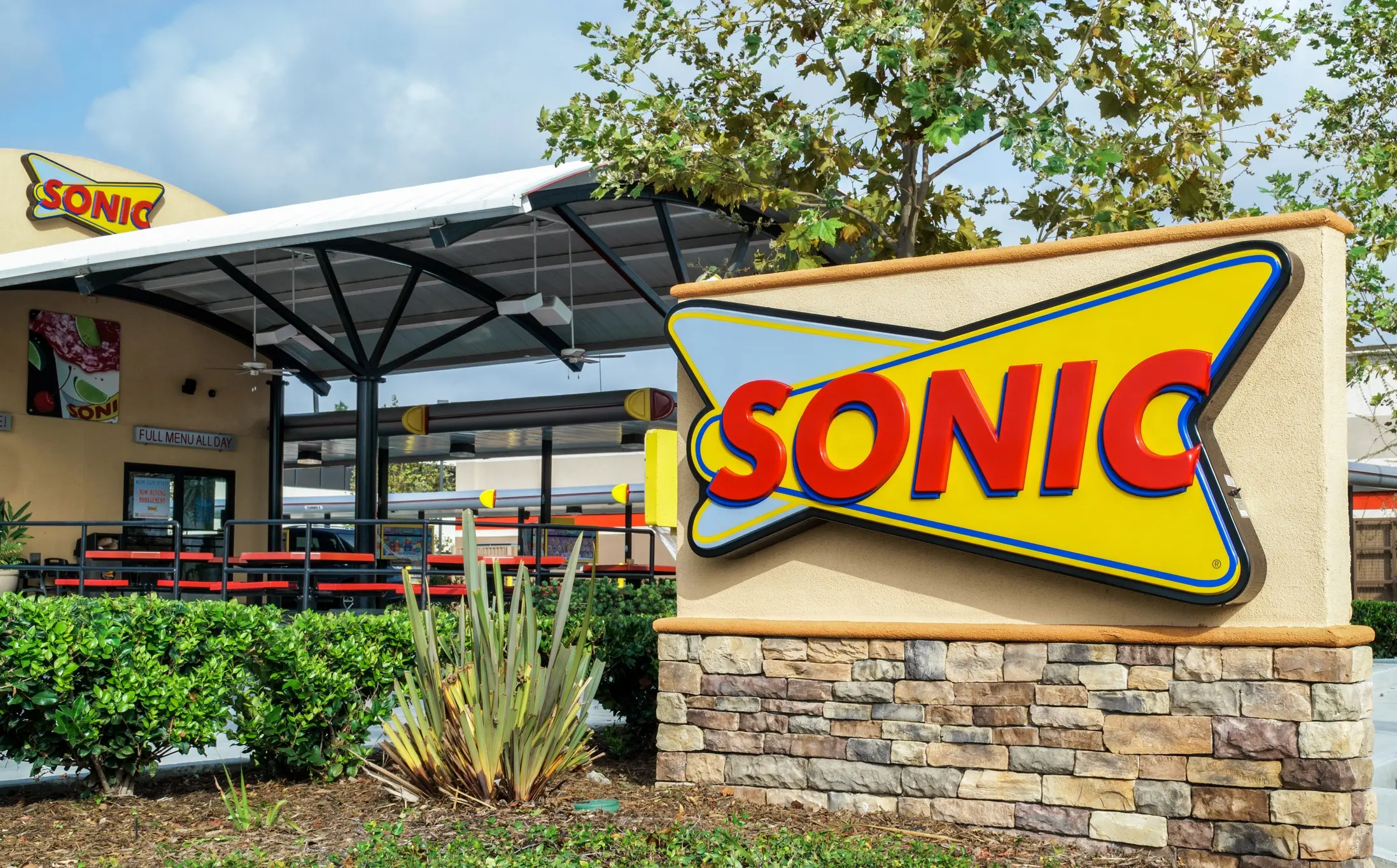 A sonic Drive in franchise in the picture showing what time does Sonic close